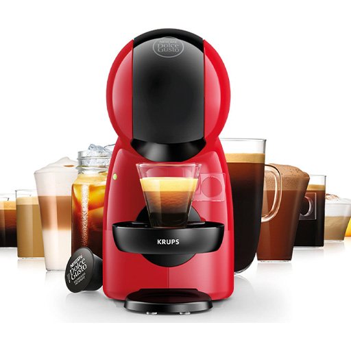 Cafeteras Dolce Gusto krups Cafetera Dolce Gusto Infinissima blanca preparando un espresso en una cocina moderna, con cápsulas y caja de café a su lado.